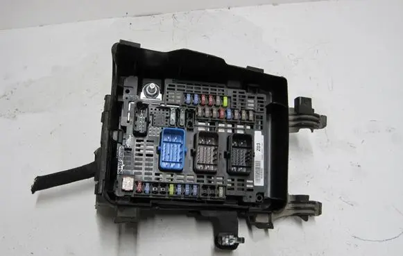 Peugeot Partner III Fuse box set 9813136780