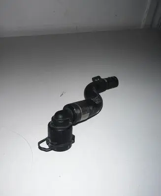 Mercedes-Benz CLS C257 Engine coolant pipe/hose A2135011901