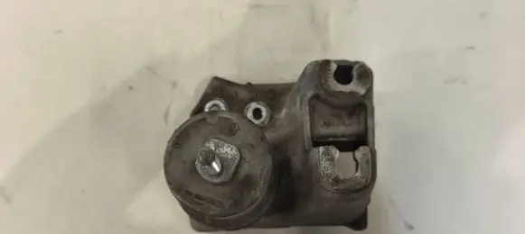 Subaru Outback (BS) Engine mount bracket