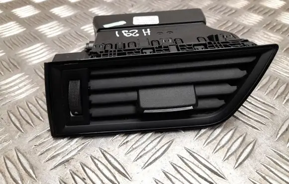 Skoda Superb B8 (3V) Dashboard side air vent grill/cover trim 3V0819701E