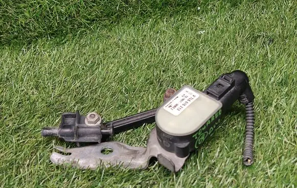 Volkswagen Touareg I Yaw turn rate sensor 7L6616213 1T0907503