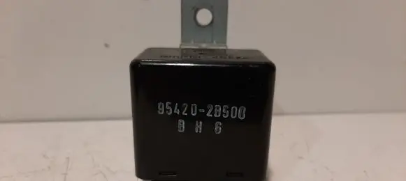 Hyundai Santa Fe Window wiper relay 954202B500