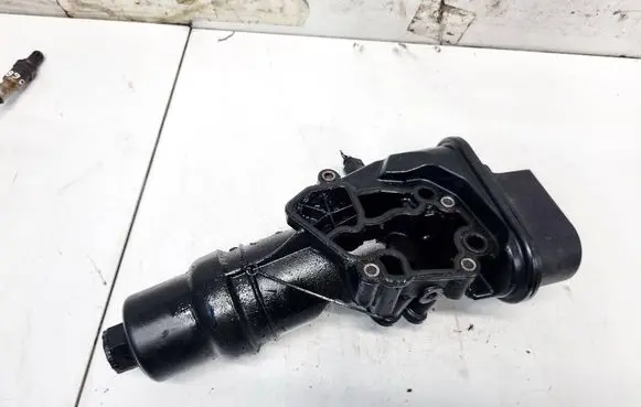 Audi A4 S4 B7 8E 8H Oil filter cover 06F115397H