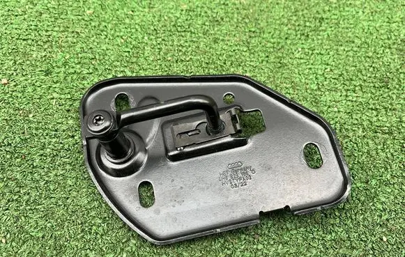 Audi e-tron Engine bonnet/hood lock/latch loop/hook 4M8823186D