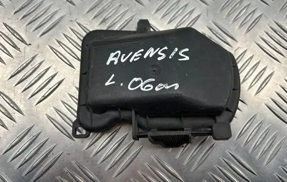 Toyota Avensis T270 Headlight/headlamp dust cover 