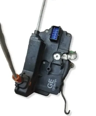 Opel Meriva A Front door lock 13154791