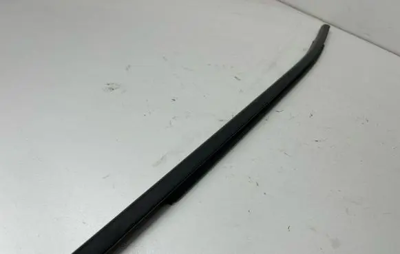 Jeep Compass Rubber seal rear door window/glass 68422297AA