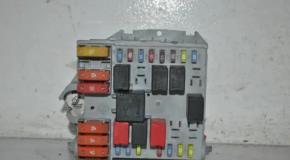 Alfa Romeo 159 Fuse module 50504455