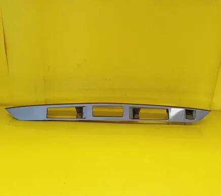 Mazda Premacy Trunk door license plate light bar C10050811