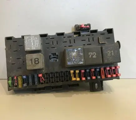 Volkswagen Golf II Fuse module 171941813D 171941821D