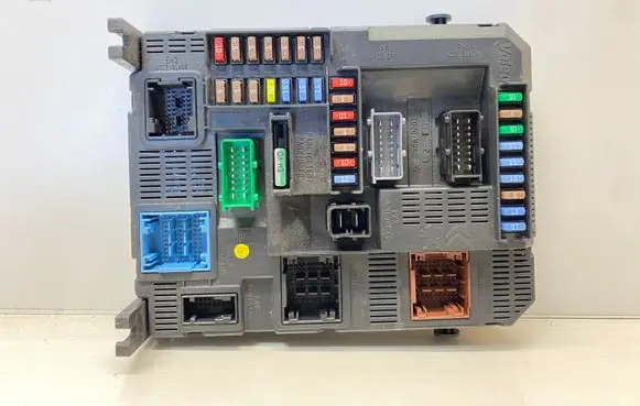 Peugeot 208 Comfort/convenience module 9807532080