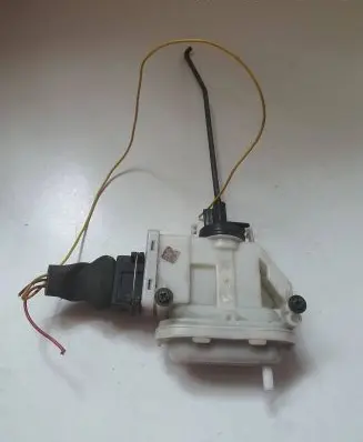 Volkswagen PASSAT B3 Central locking vacuum pump 357862153C