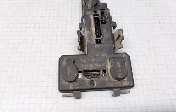 Tail light part