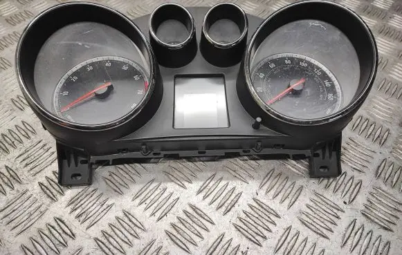 Opel Insignia A Speedometer (instrument cluster) 12844137 SW5490