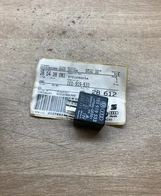 Volkswagen Golf III Seat heating relay 1E0919533 24640000