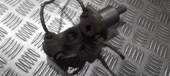 Volkswagen Jetta II Master brake cylinder 383017