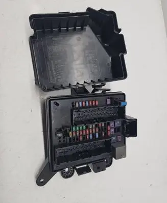 Chevrolet Camaro Fuse module 84044728 162960409 8639800000