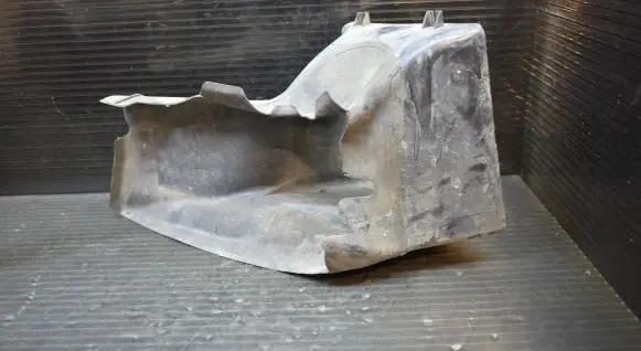 Audi A4 S4 B8 8K Intercooler air channel guide 8E0117335E