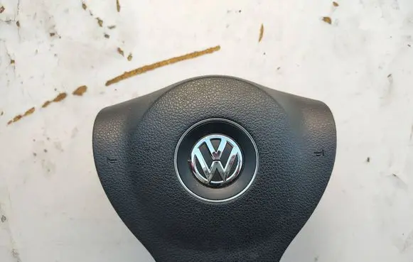 Volkswagen Golf VI Steering wheel airbag 