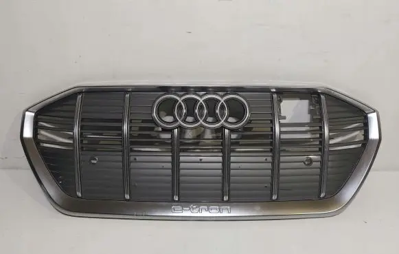 Audi e-tron Front bumper upper radiator grill