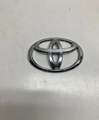 Manufacturer badge logo/emblem