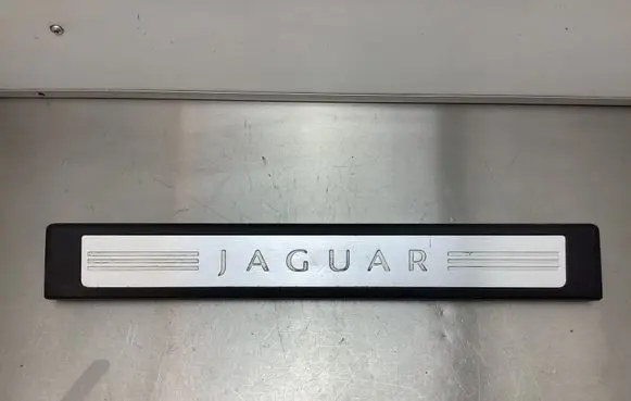 Jaguar XF X250 Front sill trim cover 8X2313200AF