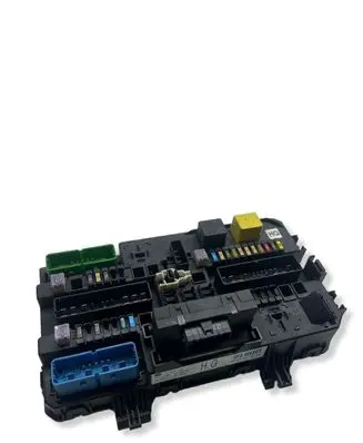 Opel Zafira B Fuse module 13206759