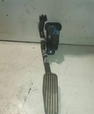 Volvo V70 Accelerator throttle pedal 30636004