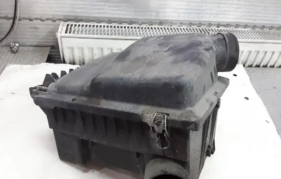 Air filter box
