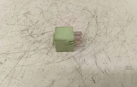 BMW 5 E39 Other relay 8373700