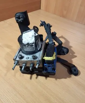 Renault Megane III ABS Pump 476606747R