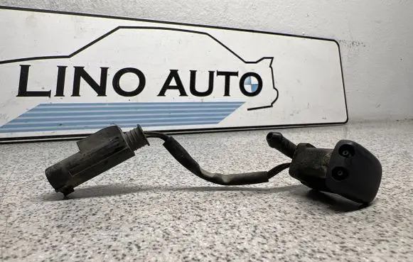 BMW 5 E39 Windshield washer spray nozzle 8361039
