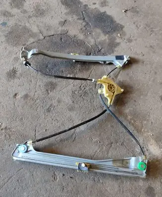 Renault Laguna III Front window lifting mechanism without motor 80700G002R
