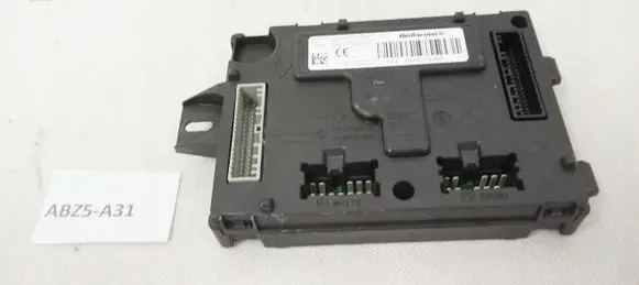 Renault Clio IV Relay mounting block BCM