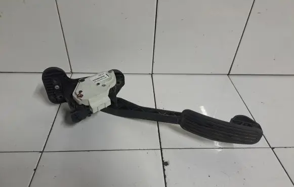 Volvo V70 Accelerator throttle pedal 30636003 6PV00853700