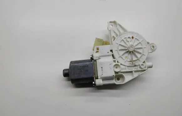 Mercedes-Benz GLK (X204) Front door window regulator motor A2048200242 971132100 0811