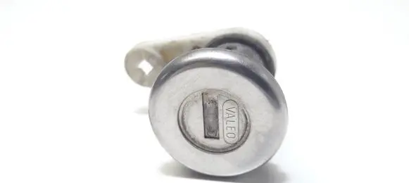 Renault Clio I Coupe door lock (next to the handle) 