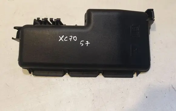 Volvo XC70 Fuse box cover 30728133