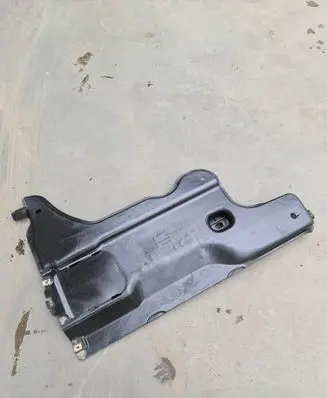 Volkswagen PASSAT B8 Front bumper skid plate/under tray 3Q0825102A