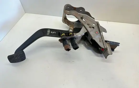 Nissan Primera Brake pedal 