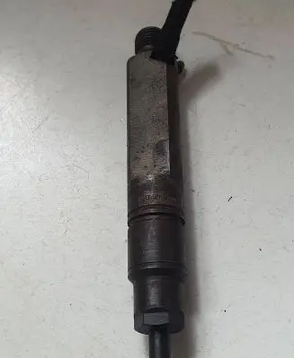 Audi A6 S6 C4 4A Fuel injector 046130201E