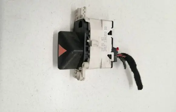 Ford Focus Hazard light switch 2M5T13A350BB