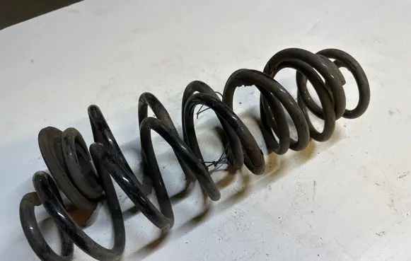 Volkswagen Golf VI Rear coil spring