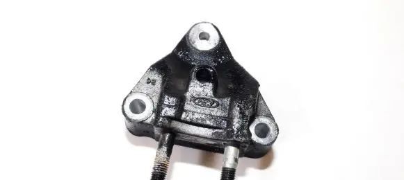 Ford Mondeo Mk III Engine mounting bracket d989a