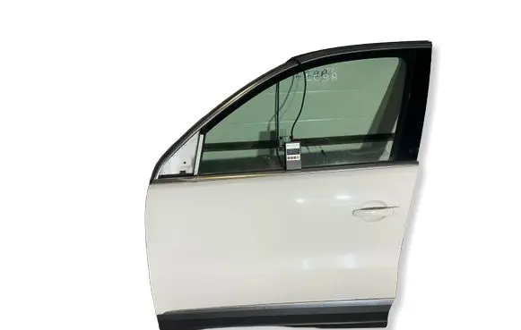 Volkswagen Tiguan Front door 