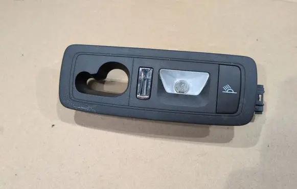 Porsche Cayenne (92A) Rear seat light 181721