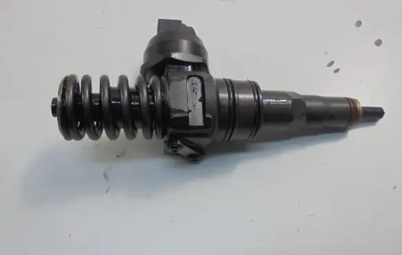 Volkswagen Polo Fuel injector 038130073AG