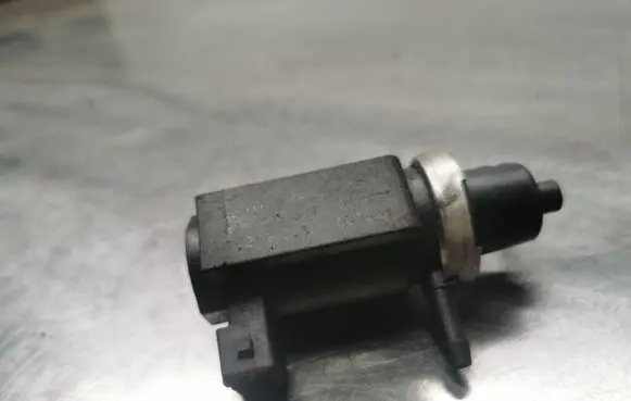 Audi A4 S4 B5 8D Turbo solenoid valve 8D0906627 72190332
