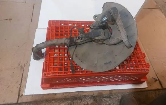 Mercedes-Benz CLS C219 Front wheel hub spindle knuckle 2115451040