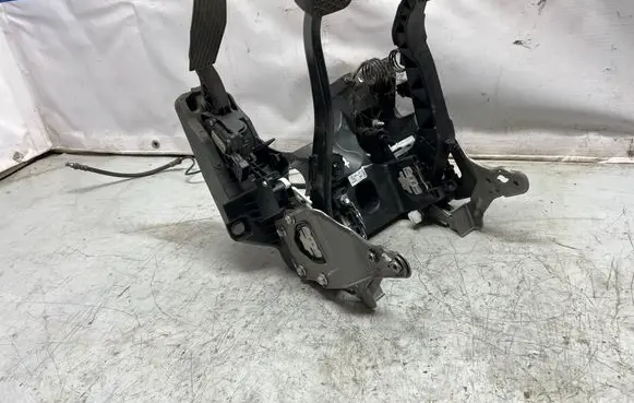 Opel Insignia A Pedal assembly 22969455